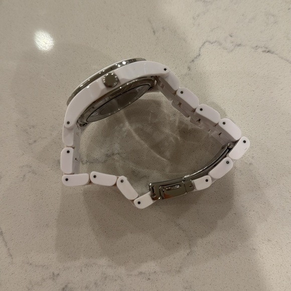 MARC BY MARC JACOBS (MBM4571) WHITE ACRYLIC WATCH - Picture 5 of 8